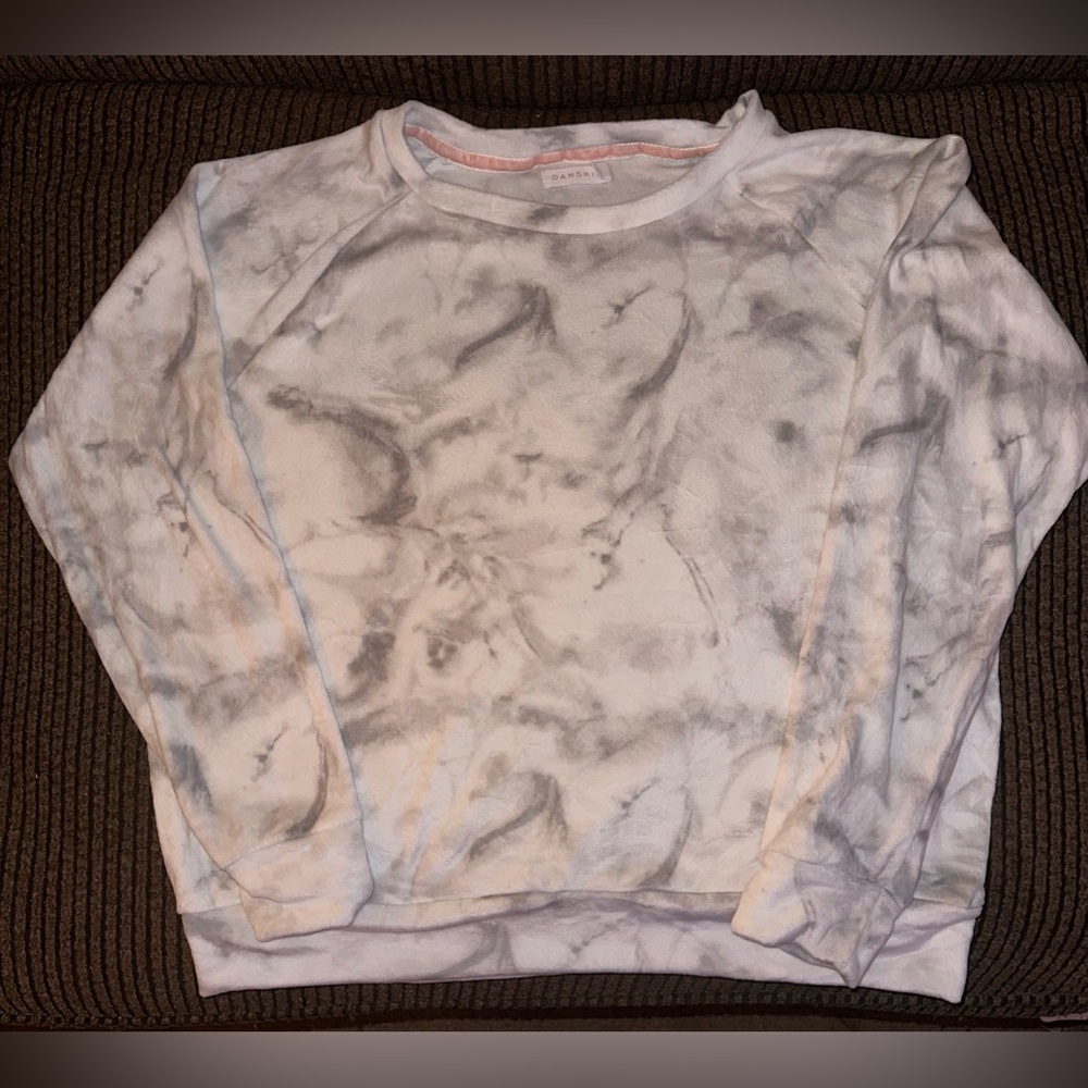 Plush fleece Danskin top size Large, white and gray smoky pattern
